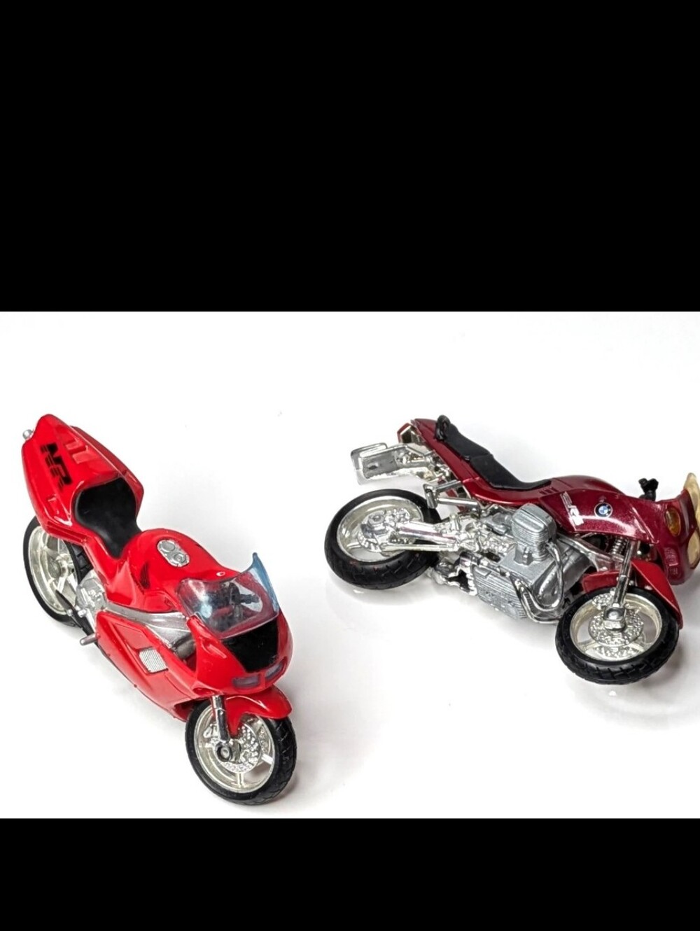 Maisto Diecast Motorcycle 1:18 Honda NR Red / BMW R 1100